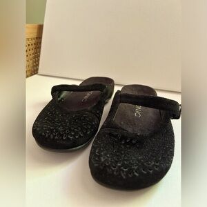 Vionic Size 6 Black Suede Mule